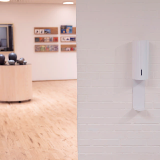 BJÖRK berøringsfri dispenser til flydende sæbe/desinfektion, hvid